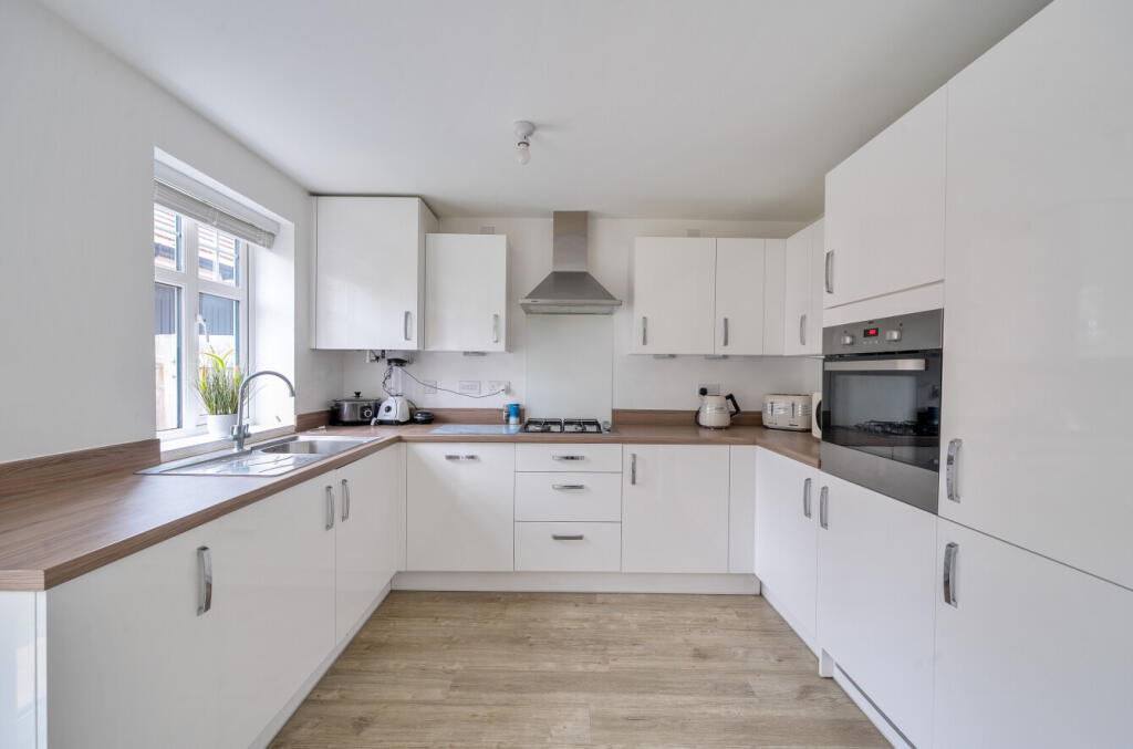 Walnut Close, Braishfield, Romsey, Hampshire, SO51 photo 4