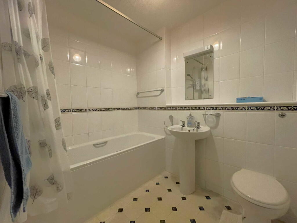 Apartment in Portsmouth, Hilsea - More