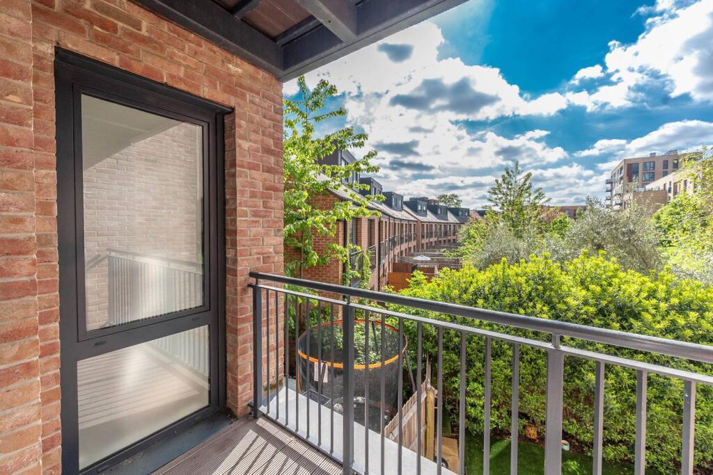 Main image of property: Green Lane, Edgware, HA8