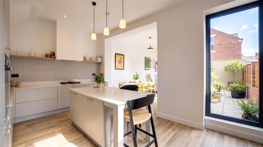 House in Newcastle upon Tyne, Gosforth - More