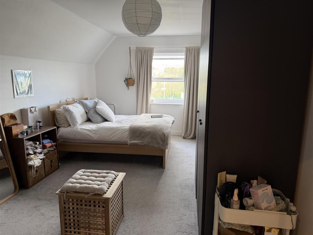 Apartment in Tonbridge - View 3