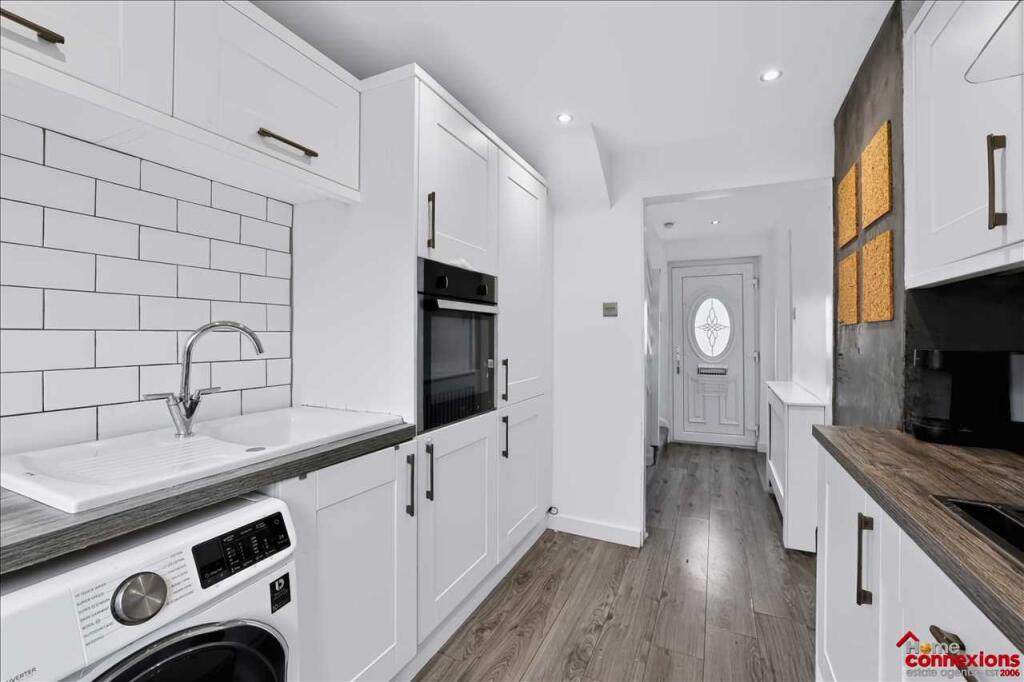 House in East Kilbride, Nerston Industrial East, Calderwood - View 3
