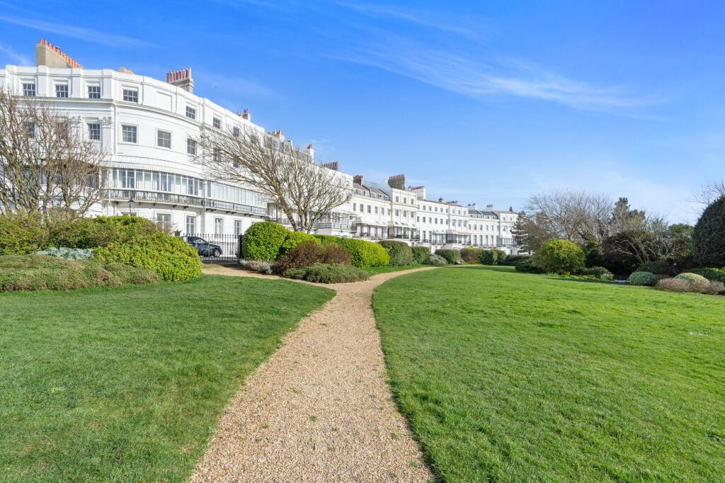 Arundel Terrace, Brighton photo 3