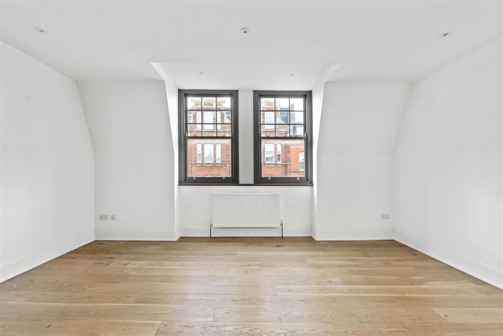 Main image of property: Tottenham Lane, Crouch End, N8