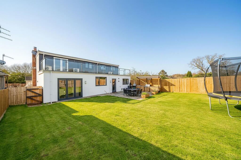 Main image of property: The Moorings, Pill, Bristol, BS20 0EG