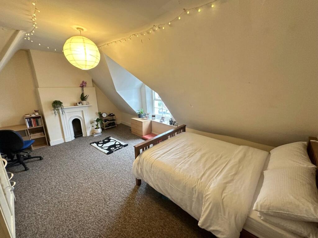 6 bedroom house for rent