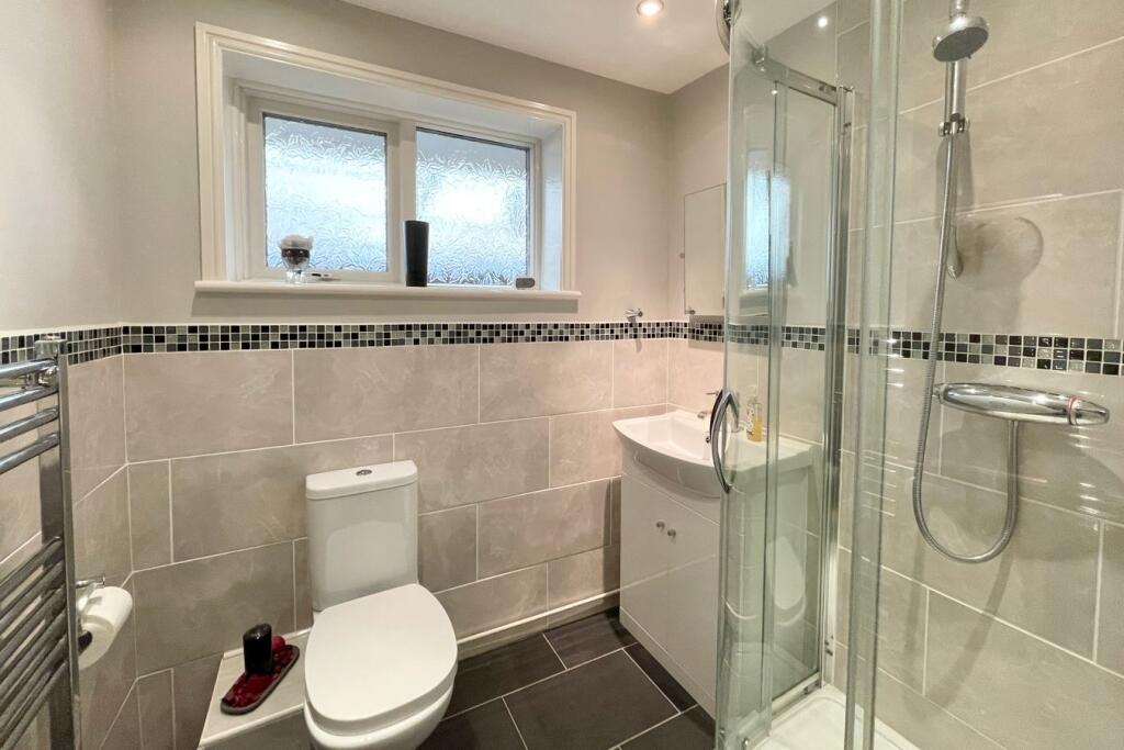 House in Surrey Heath, Mytchett - More