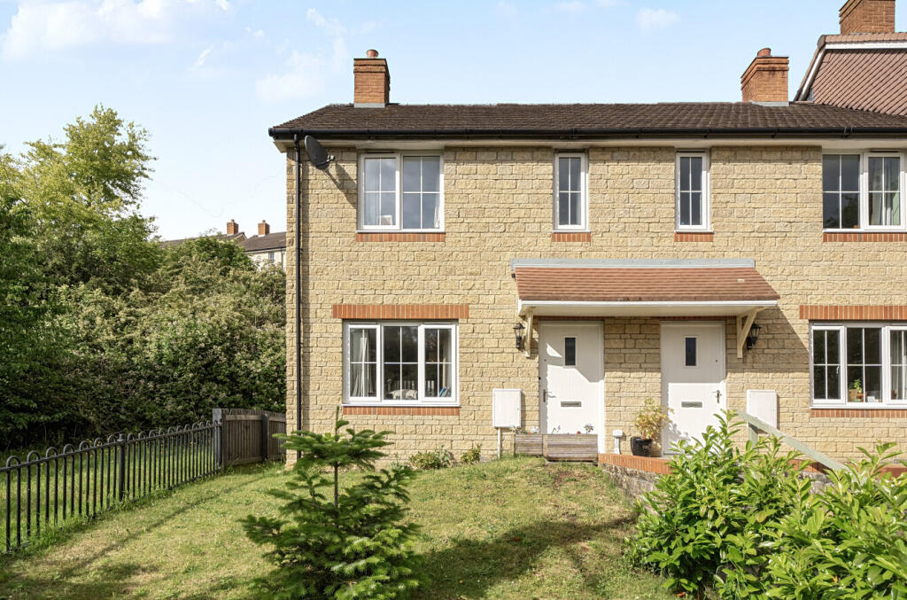 Main image of property: 15 Park Road, Bruton