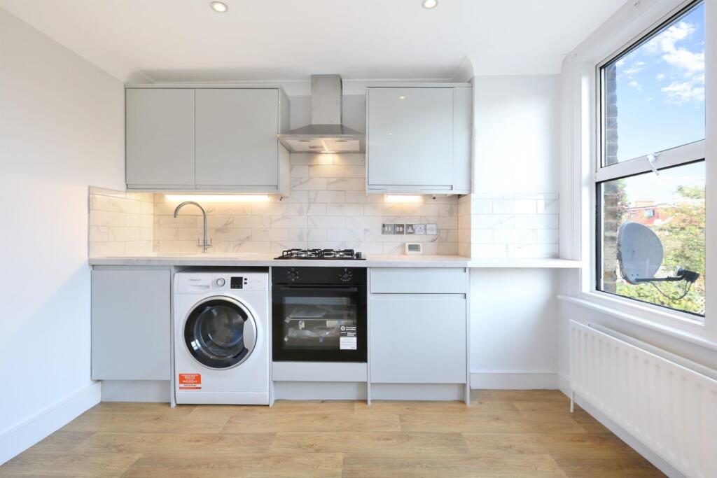 Apartment in London - View 5