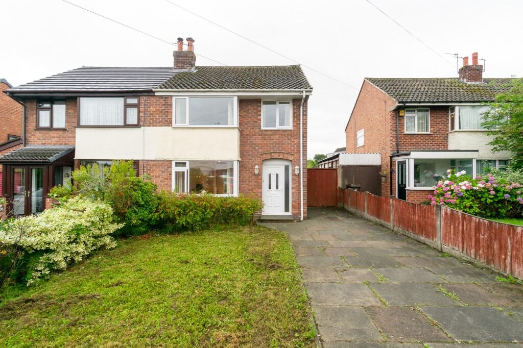 3-bed semi-detached on Ludlow Drive, Ormskirk, L39, £235,000