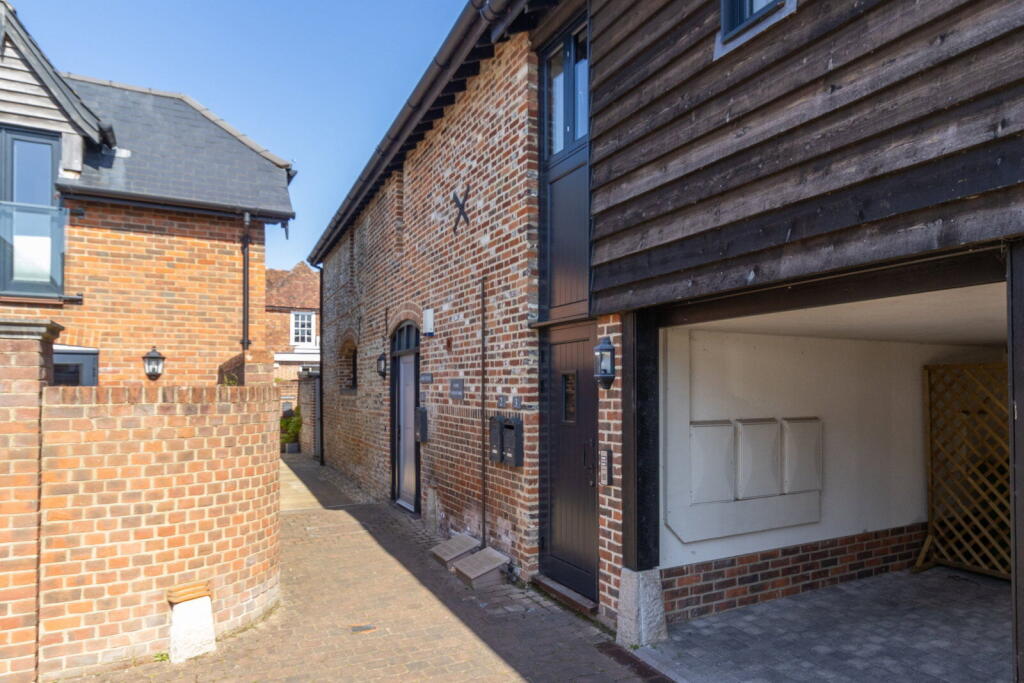 Stiles Yard, West Street, Alresford, SO24  photo 4