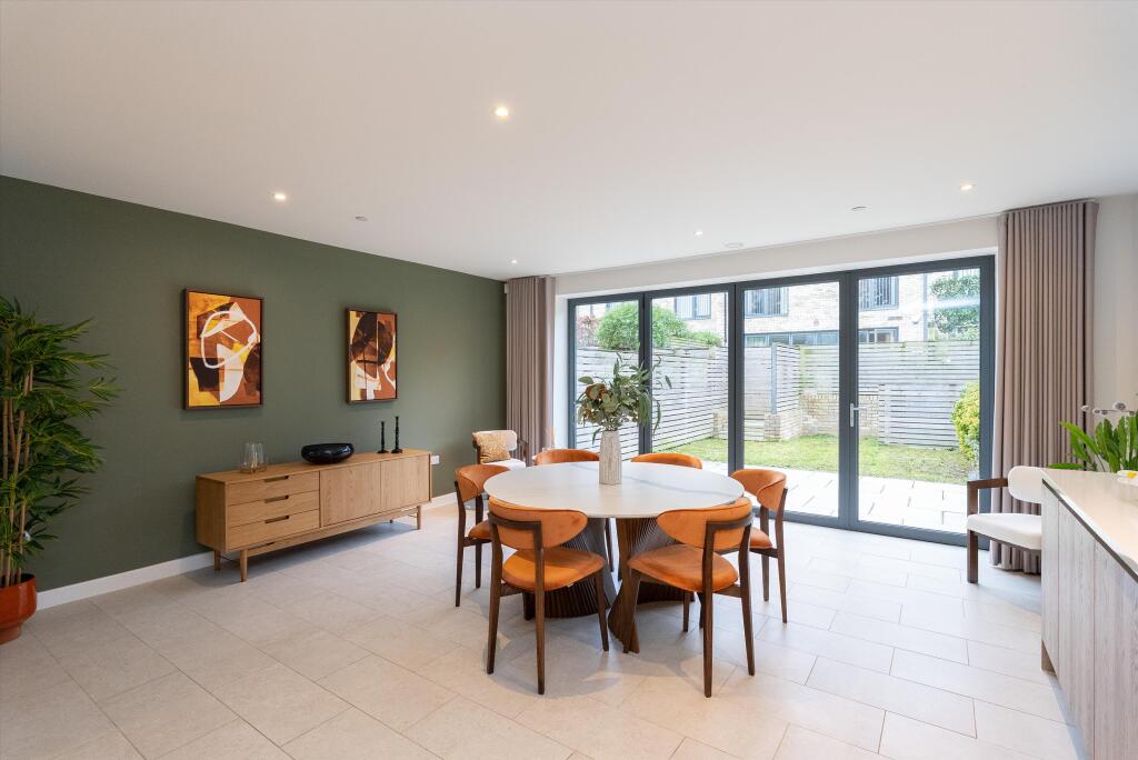 Helena Close, Wandsworth, London, SW19. photo 2