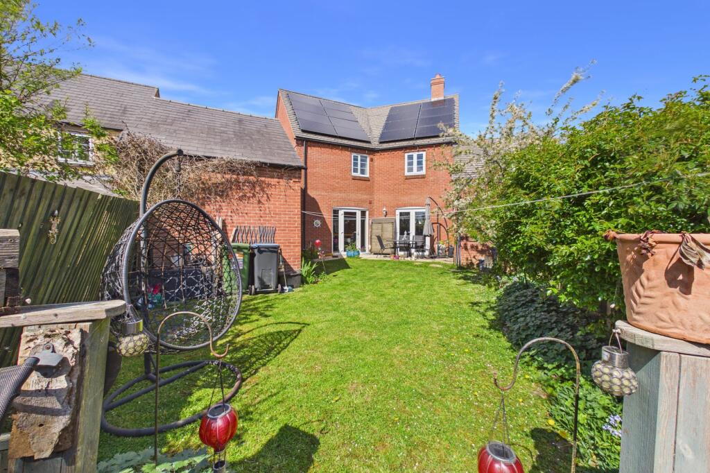 House in Greens Norton, Littleworth - View 2
