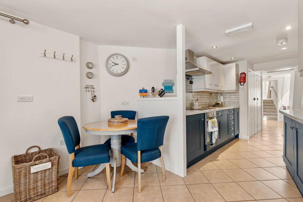 Apartment in Plymouth - More