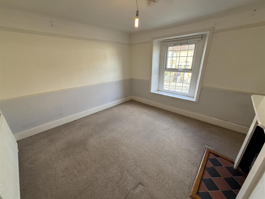 House in Chippenham, Hardenhuish, Sheldon - More
