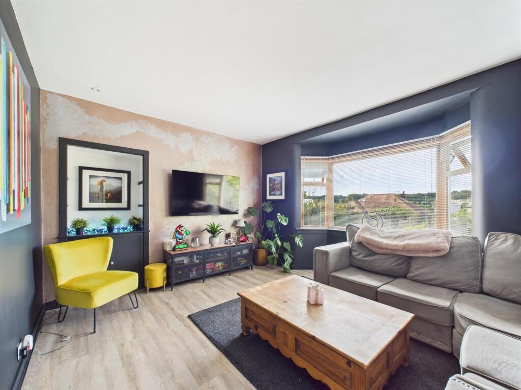 39 Oakbank Crescent, Perth, PH1 1DF photo 2