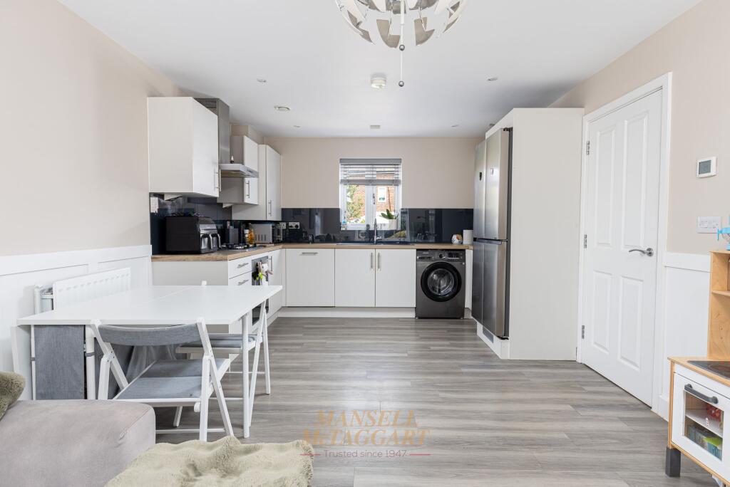 Apartment in Reigate and Banstead, Greenfields, Horley - View 2
