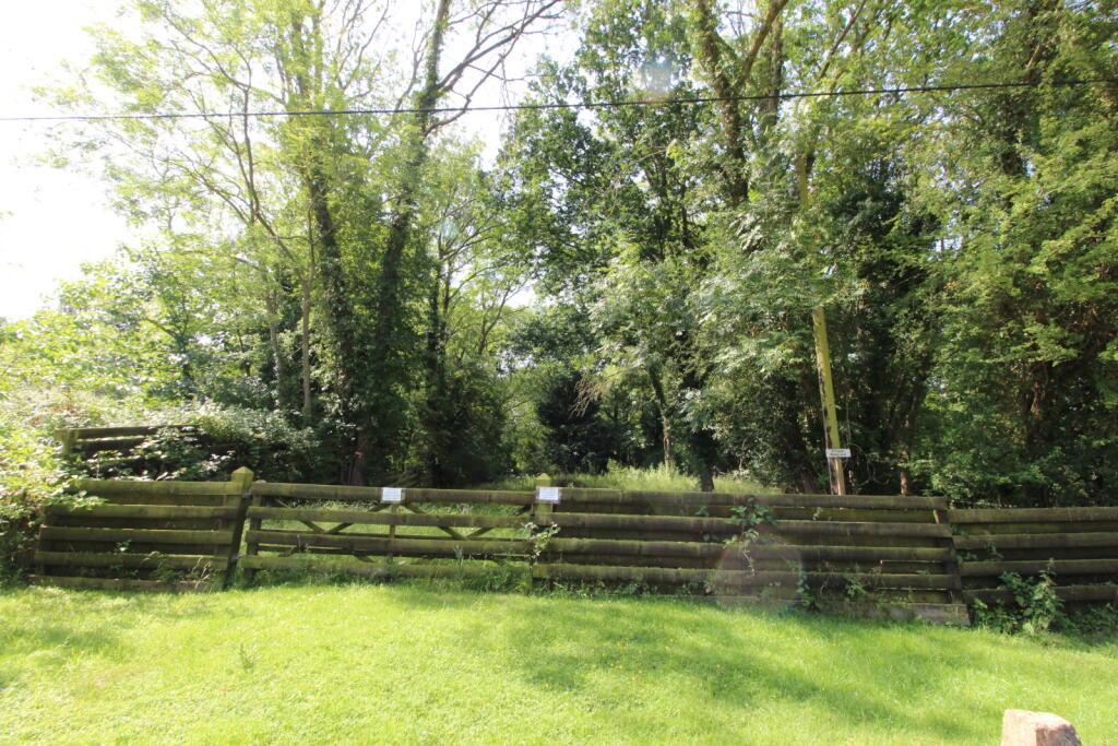 The Crossway, Billericay, CM11 - More