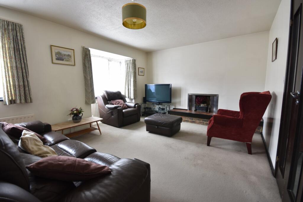 Ewelands, Horley, Surrey, RH6 photo 2
