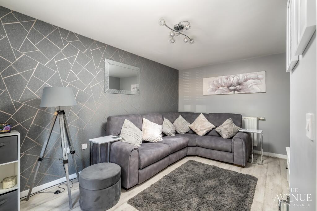 House in Rushden, North Northamptonshire - More