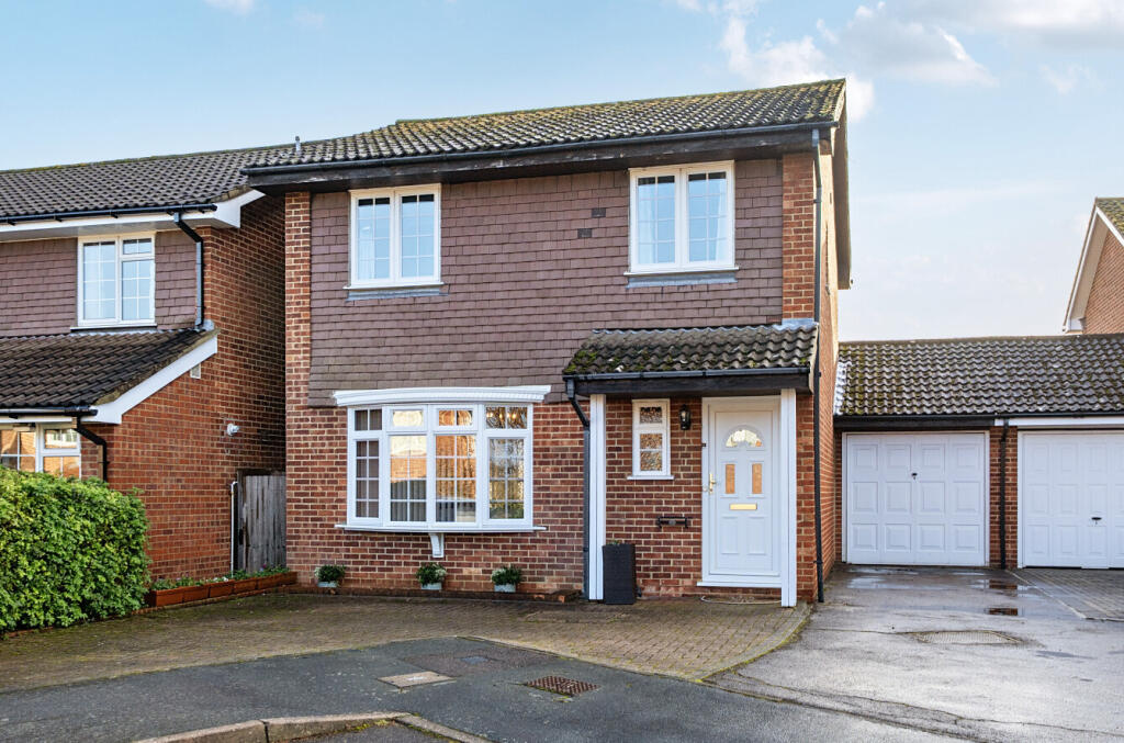 Main image of property: Glorney Mead, Badshot Lea, Farnham, Surrey, GU9