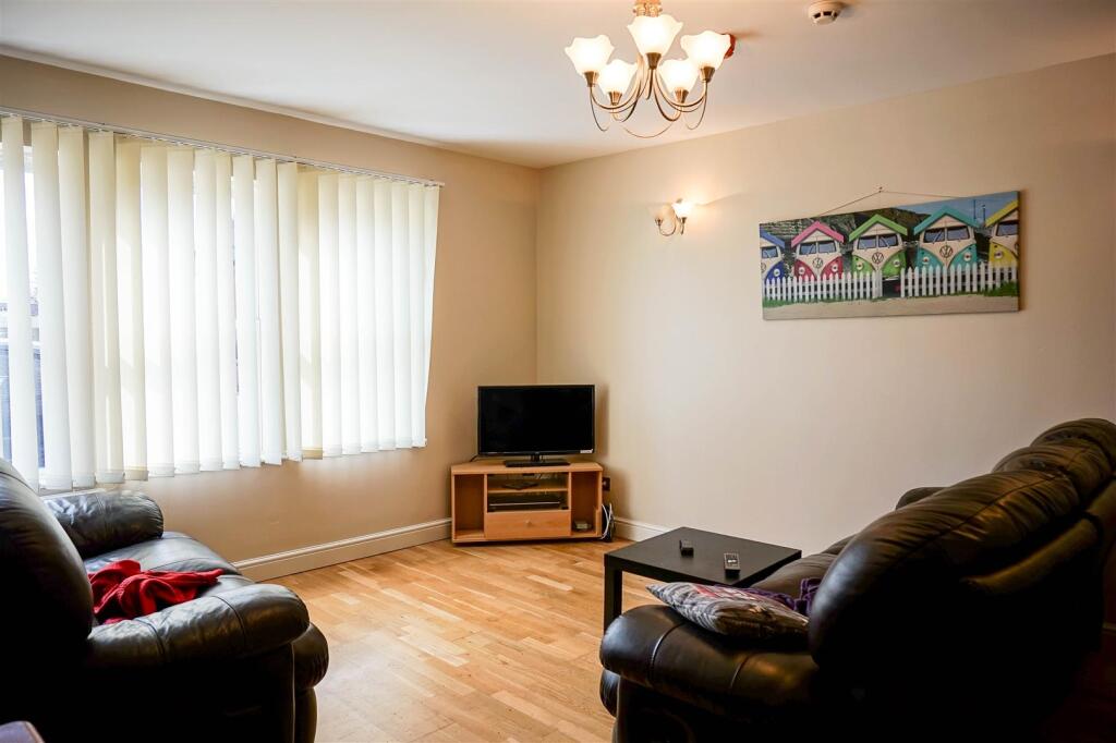 Apartment in Leeds - View 3
