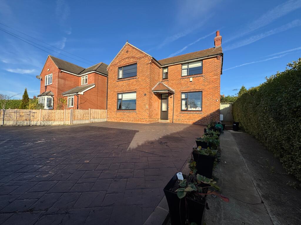 3-bed detached on Burton Road, Castle Gresley, Swadlincote, Derbyshire, DE11, £350,000
