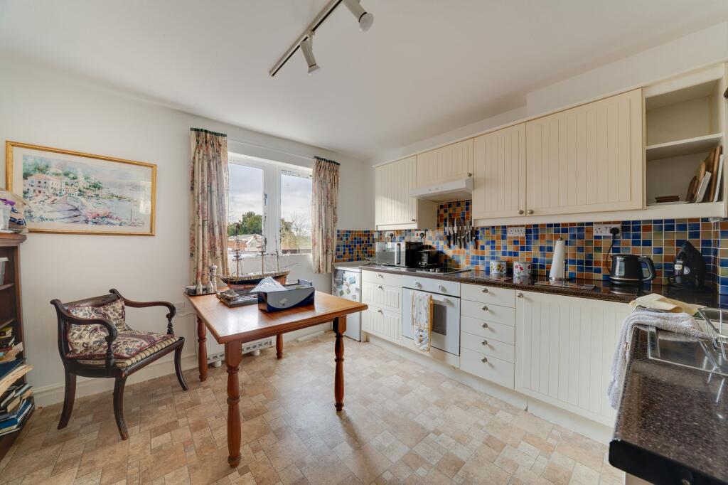 College Court, Ludlow, SY8 photo 2