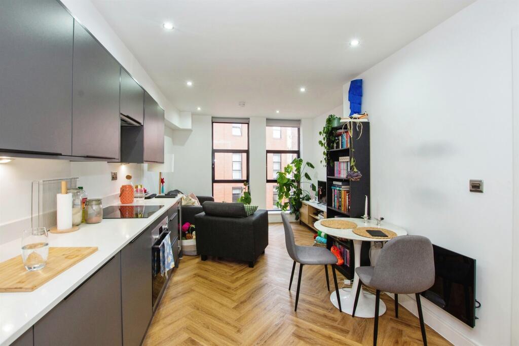 Apartment in Birmingham, Jewellery Quarter - View 3