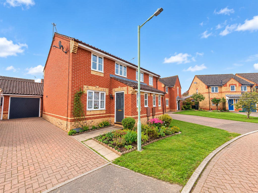 3-bed semi-detached on Aspen Close, Great Blakenham, Ipswich, £250,000