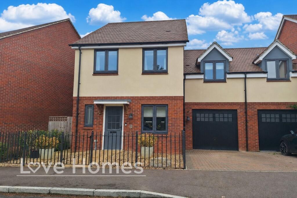Main image of property: Leigh Woods Place, Silsoe, MK45 4QF
