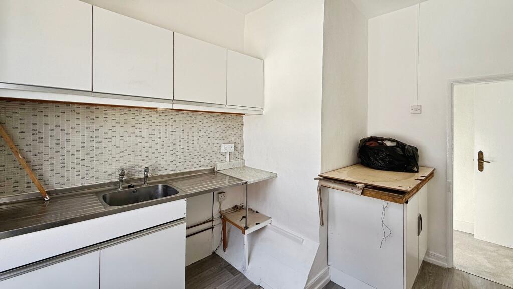 Apartment in Westbury, Leigh Park - View 5
