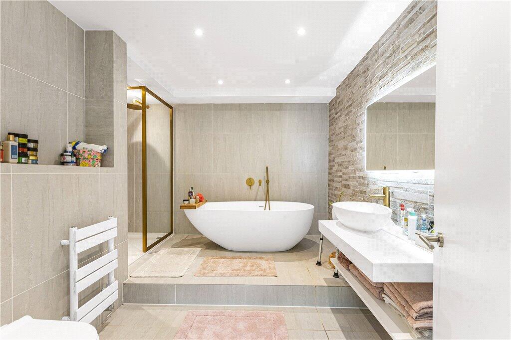 Apartment in London - View 5