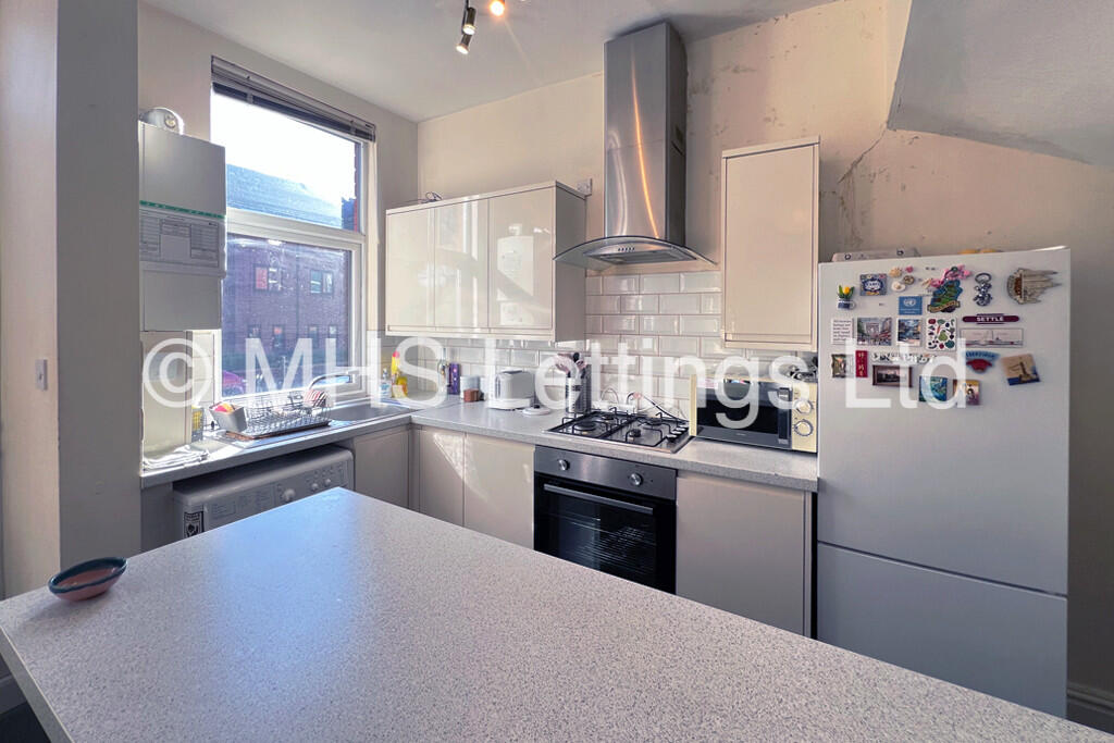 House in Leeds, West Yorkshire - View 4