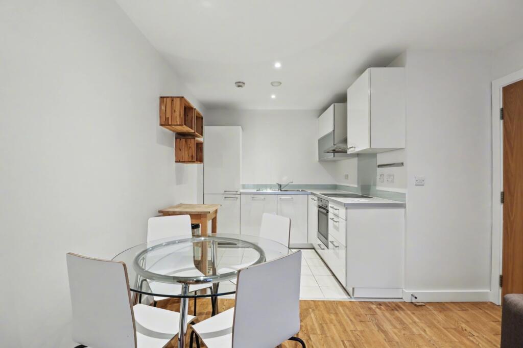 Apartment in Manchester, Hulme - View 3