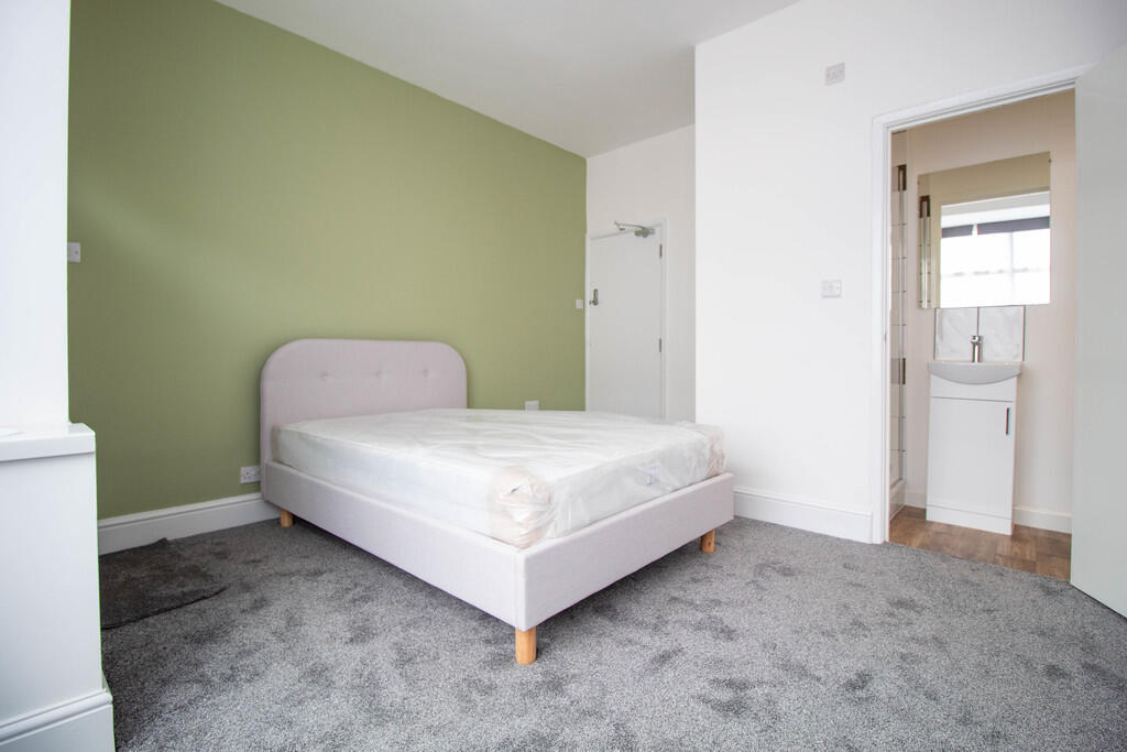 1 bedroom house share for rent