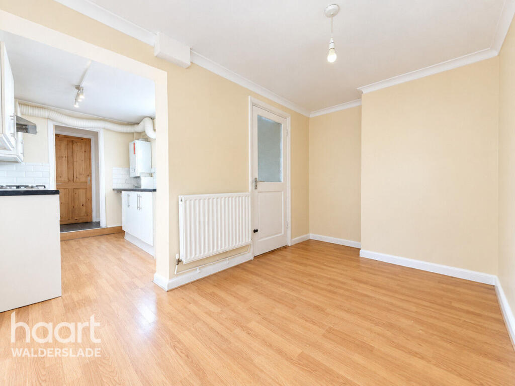 House in Chatham, Luton - View 4