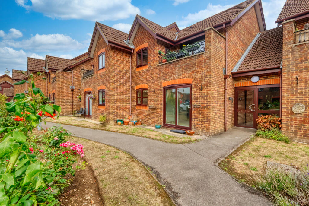 Apartment in Hemel Hempstead - View 4