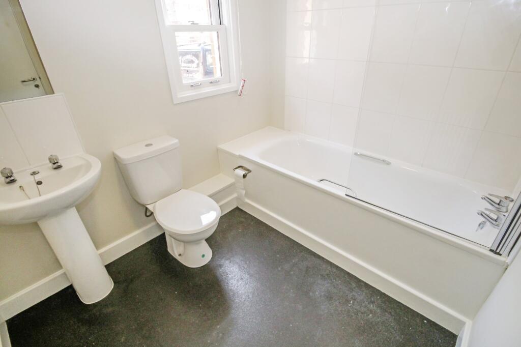 6 bedroom detached house for rent