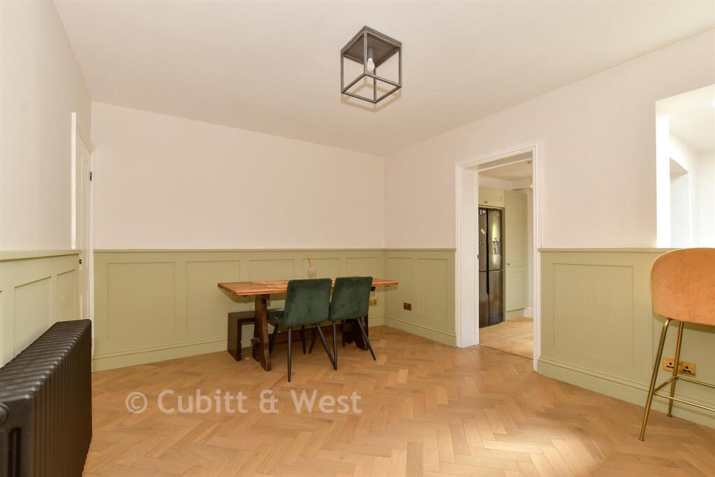 House in Waverley, Cranleigh - More