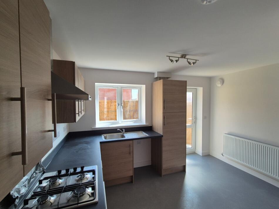 Magpie Close, Waltham, Grimsby photo 2