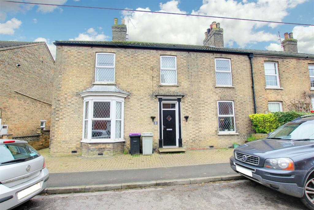 5-bed semi-detached on Hamilton Road, Alford, £264,000