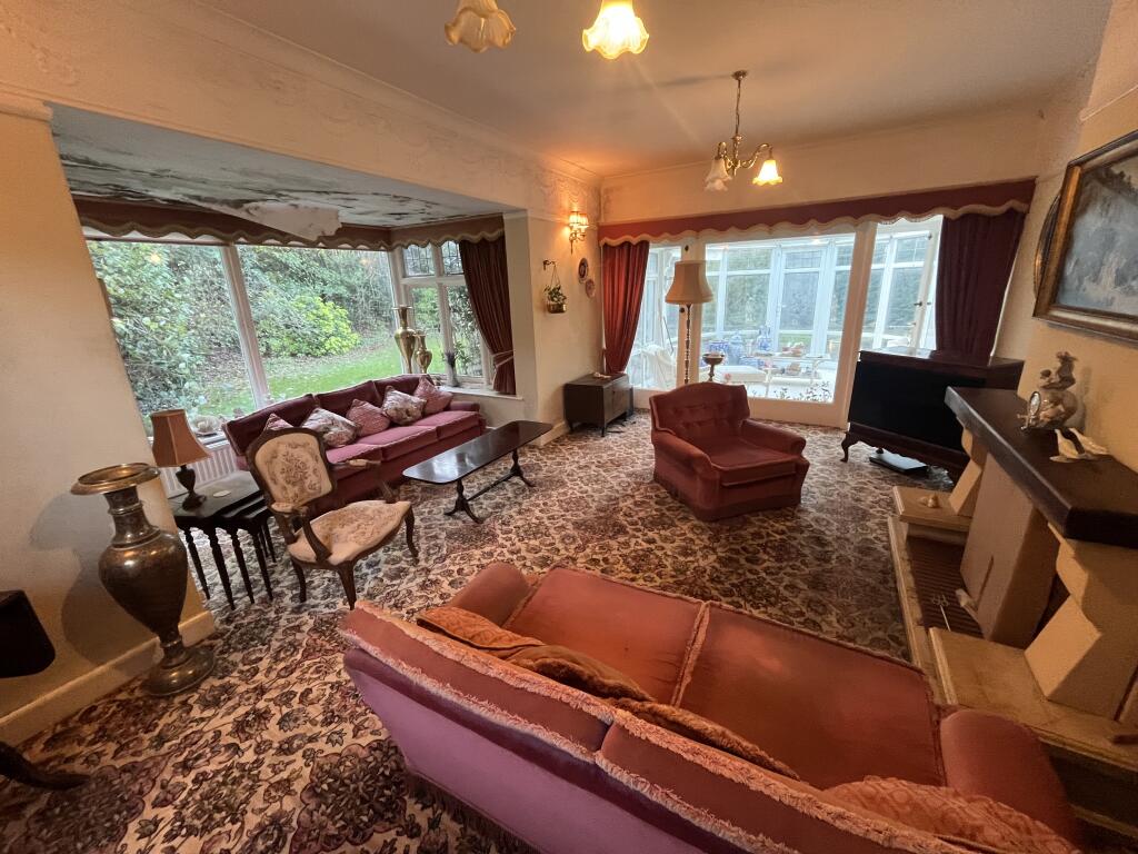 White Lodge, 10 The Oval, Oadby, Leicestershire LE2 5JB photo 3