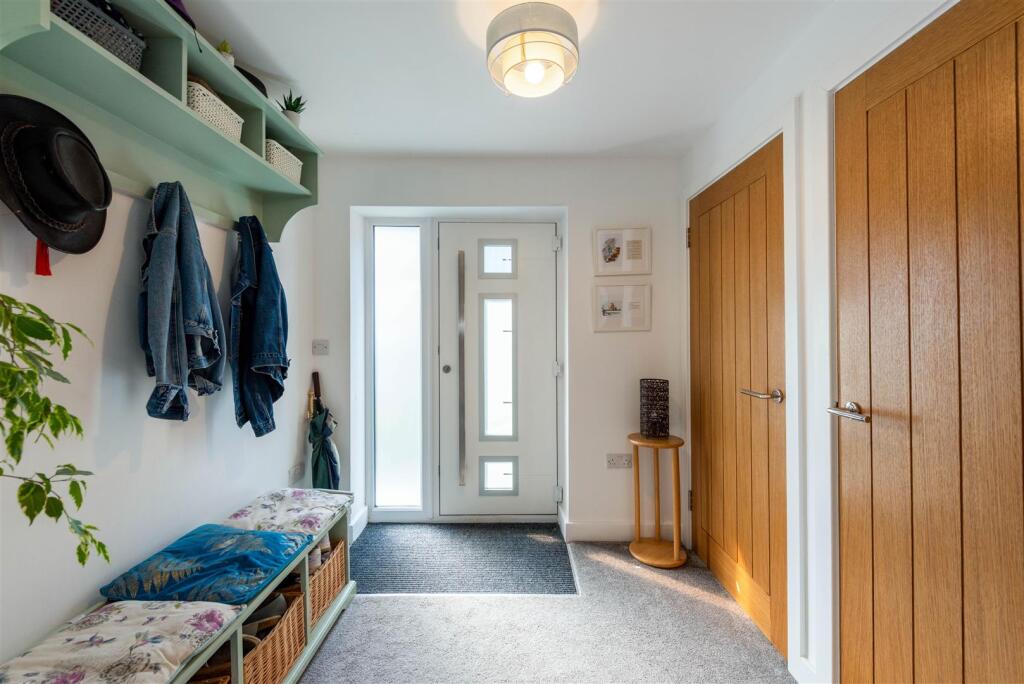 House in Clanfield - View 3