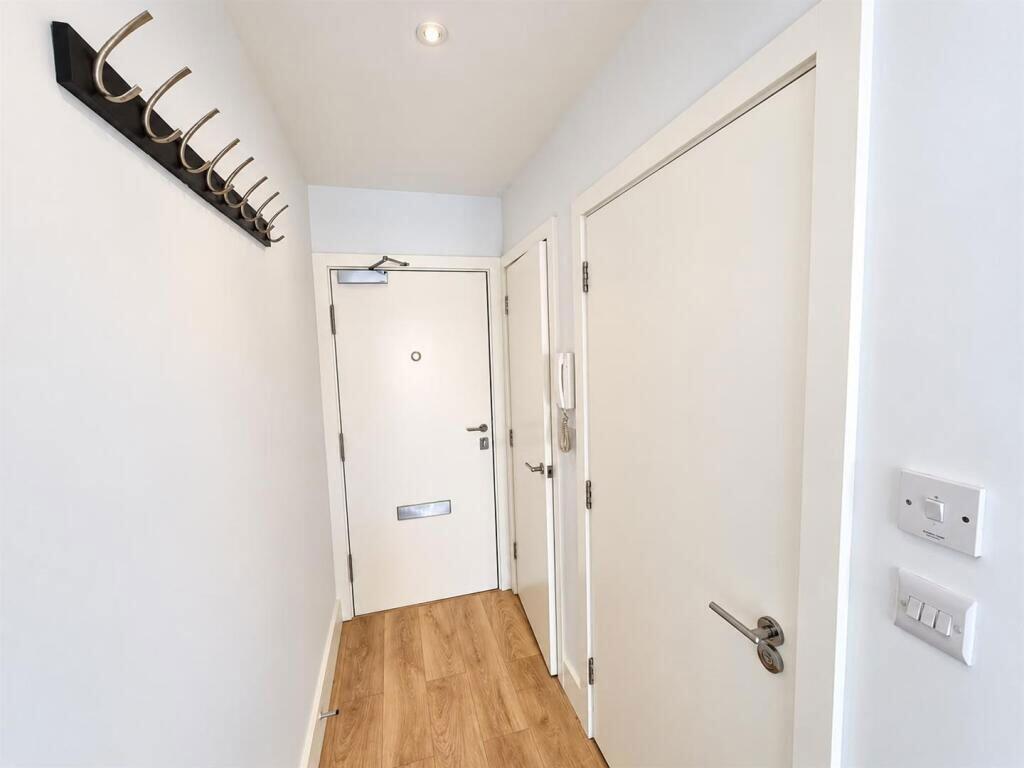 Apartment in Gosport, Hampshire - More