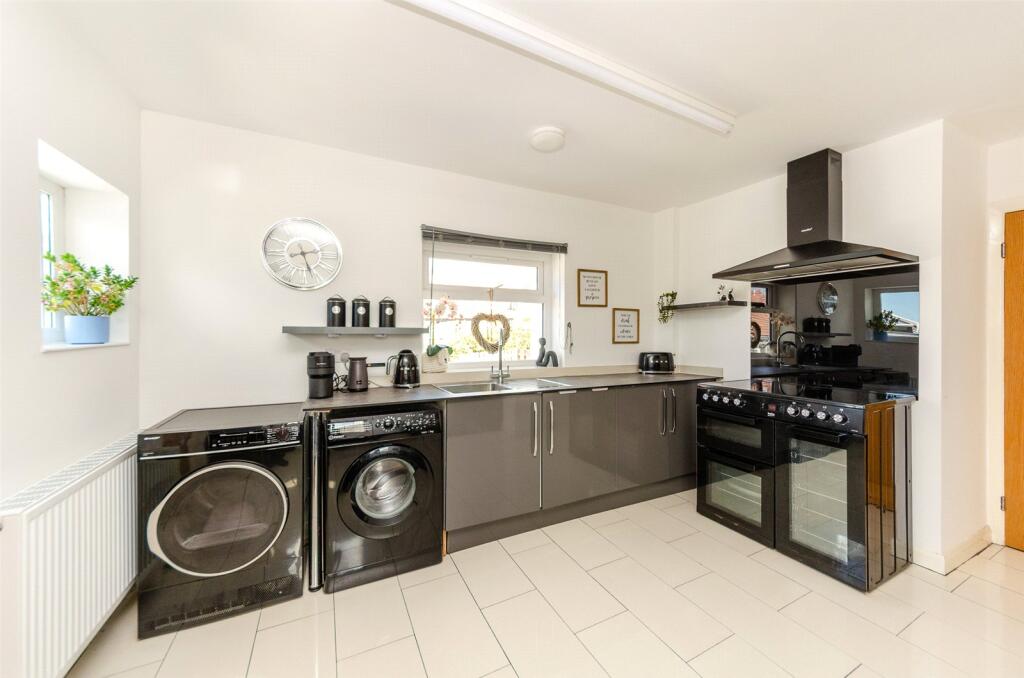 Roumania Crescent, Llandudno, Conwy, LL30 photo 4