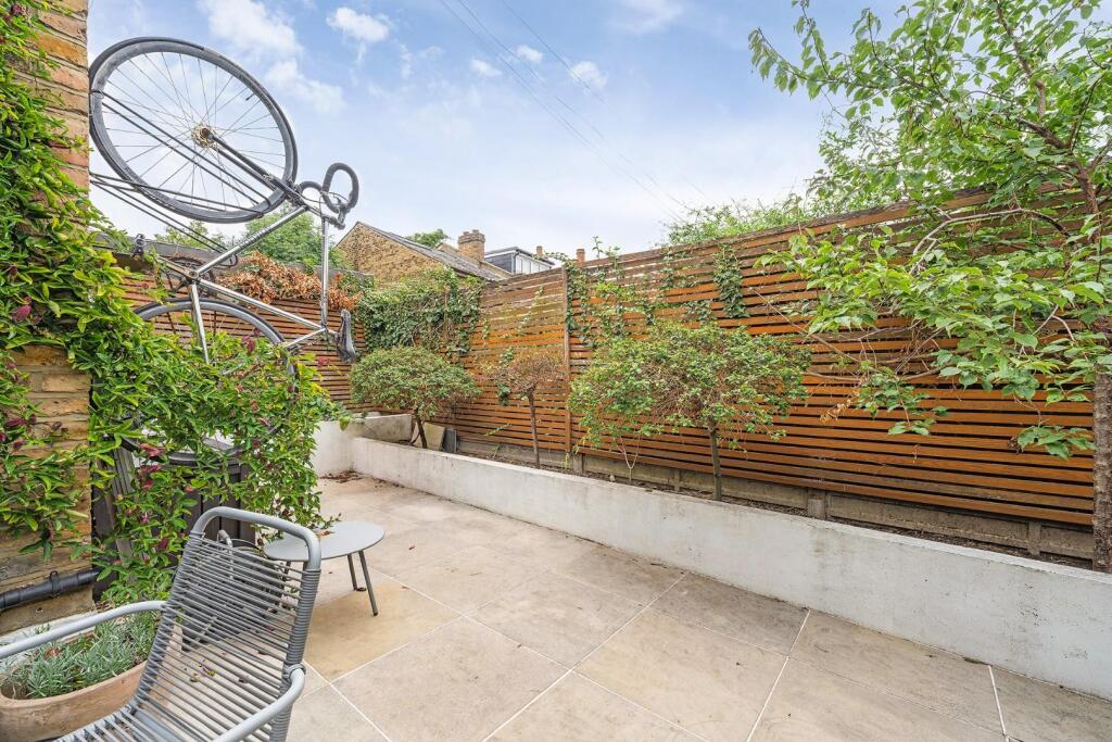 Apartment in London - View 2