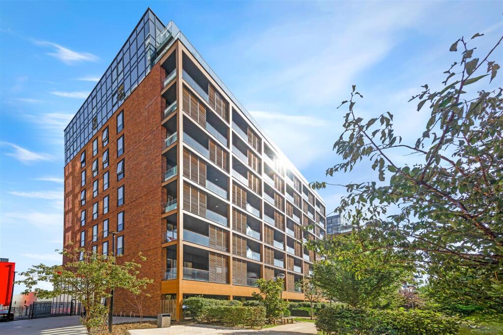 Stanley Turner House, Bow, E3 - More