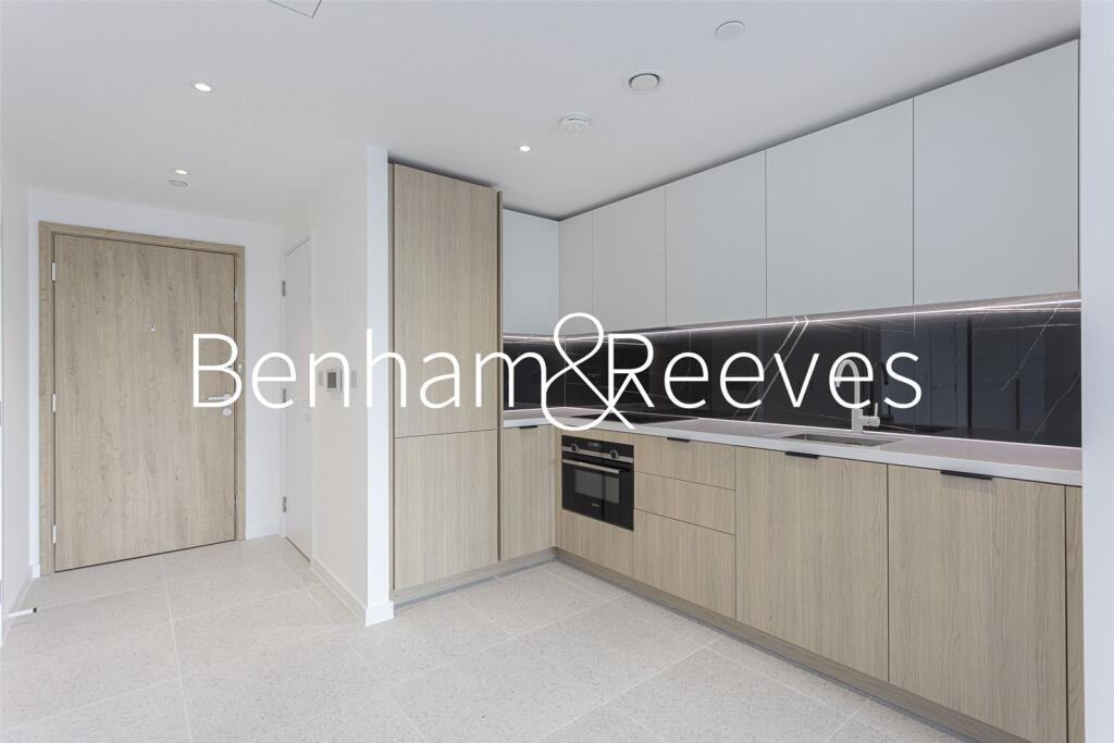 Main image of property: Cendal Crescent, London, E1