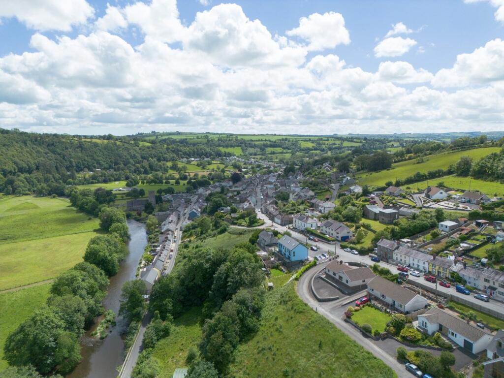 Well Street, Llandysul, SA44 photo 3